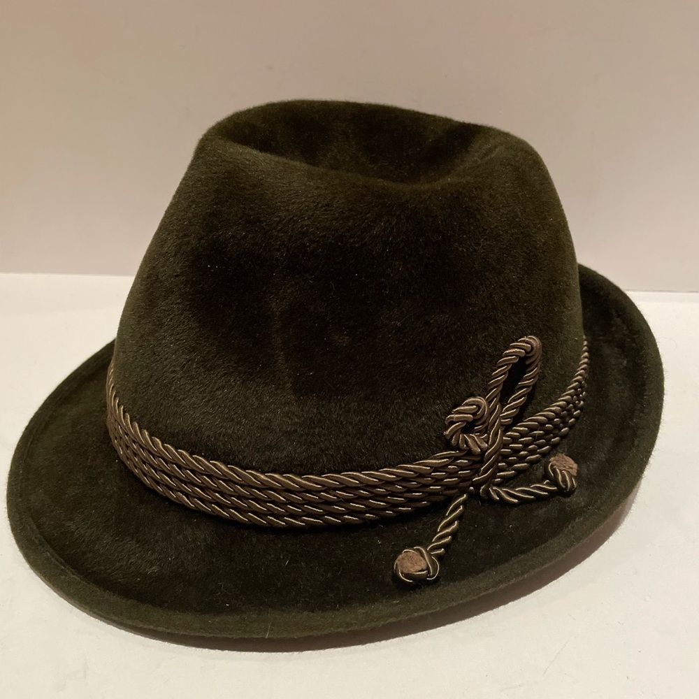 Hutmacher Green Velvet Hat Size 55